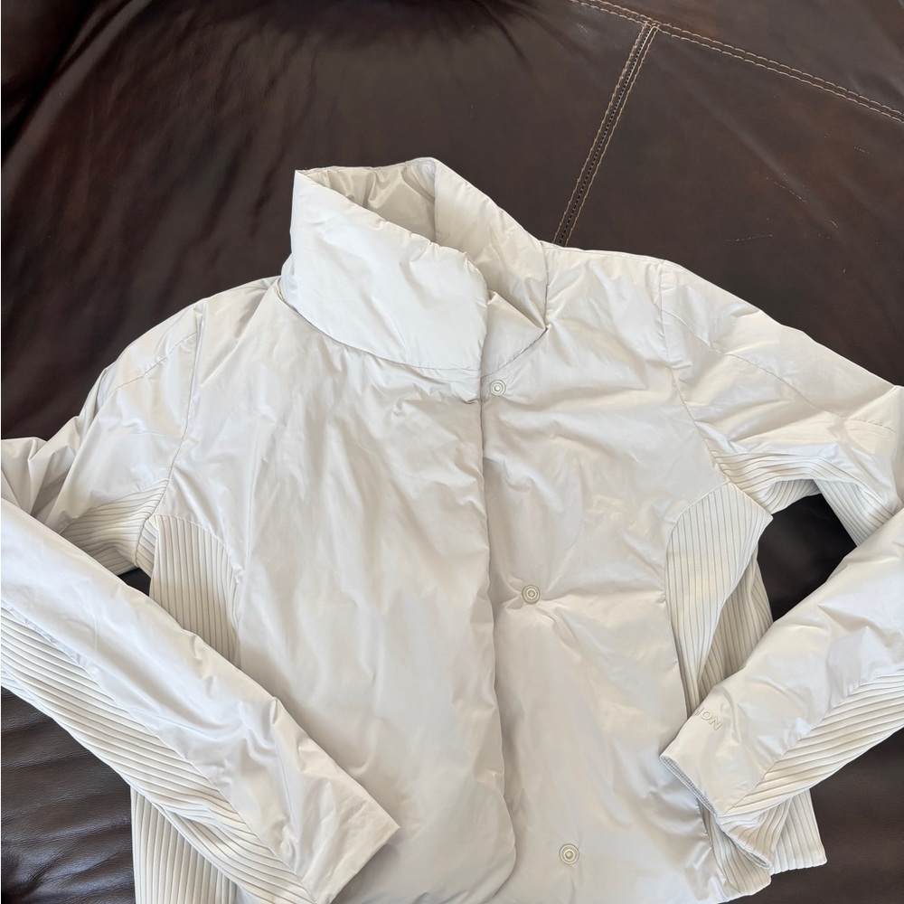 Lululemon Women's White Puffer Jacket light weight with High Collar